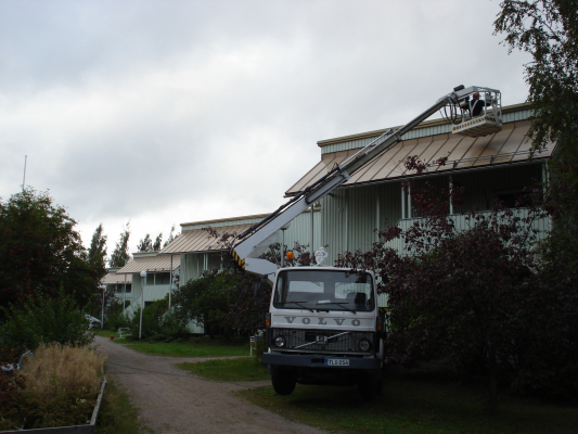 Rivitalojen julkisivujen maalausta ja kunnostusta Helsingissä 2008