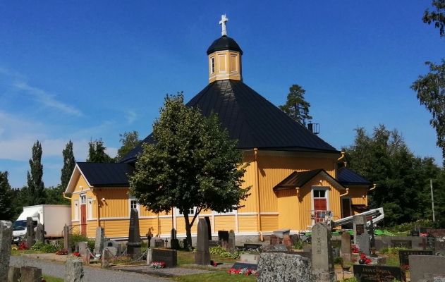 Juupajoen kirkon ja kellotornin maalaukset 2022 lähes valmiit.