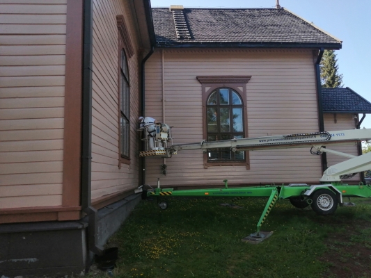 Parkanon kirkon huoltomaalaus käynnissä 2023