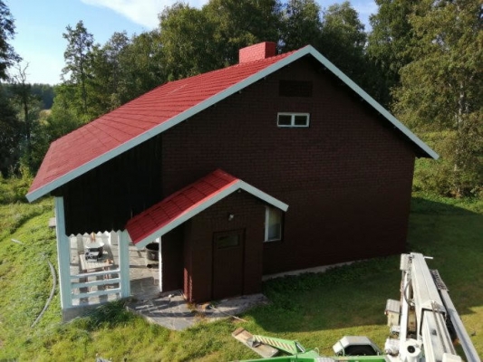 Rantasaunan tiilikaton ja tiiliseinien maalaus 2024