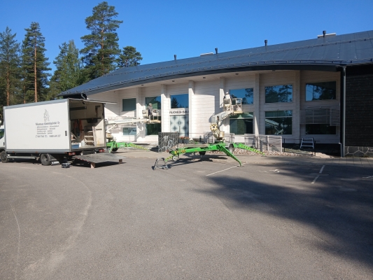 Ruoveden seurakuntakeskus Aatoksen maalaus käynnissä 2025